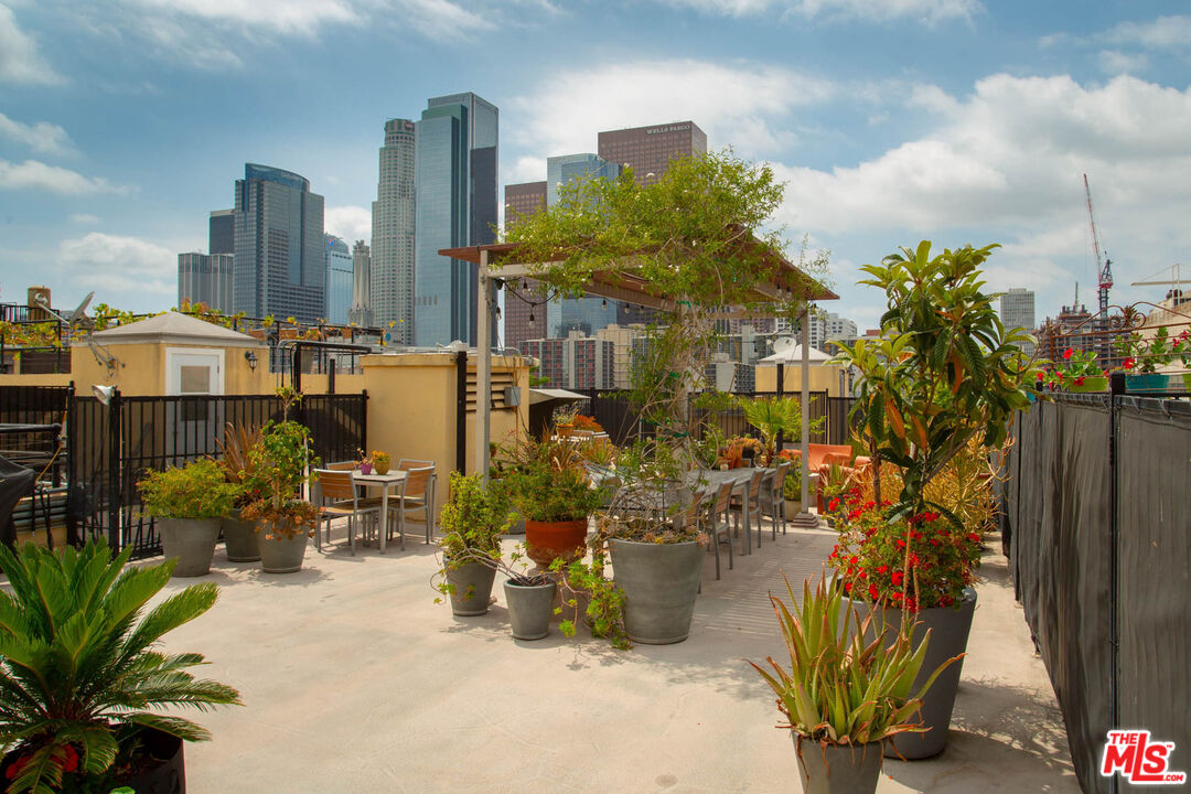 108 W 2nd St Unit: 213