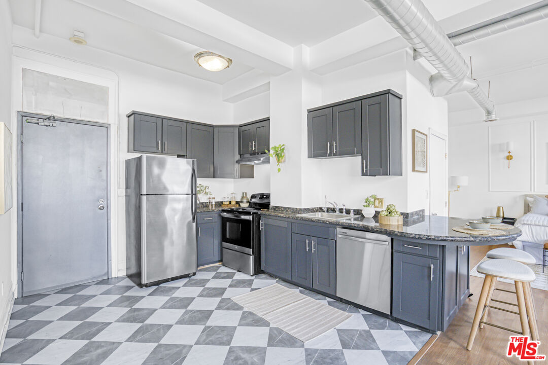 108 W 2nd St Unit: 213