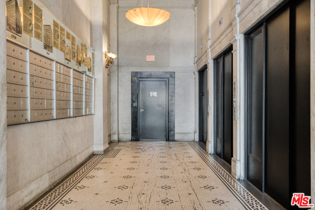 108 W 2nd St Unit: 213