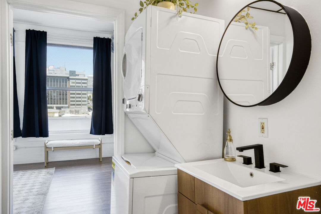 108 W 2nd St Unit: 213