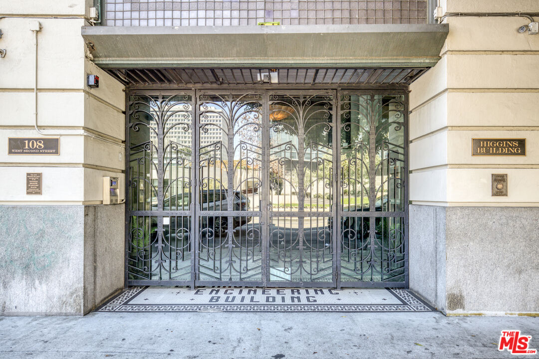 108 W 2nd St Unit: 213