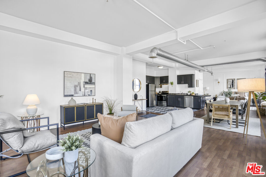 108 W 2nd St Unit: 213
