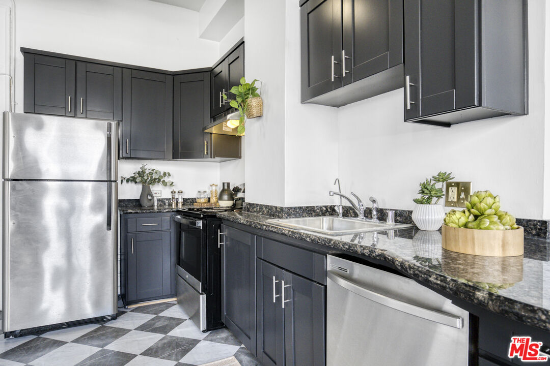 108 W 2nd St Unit: 213