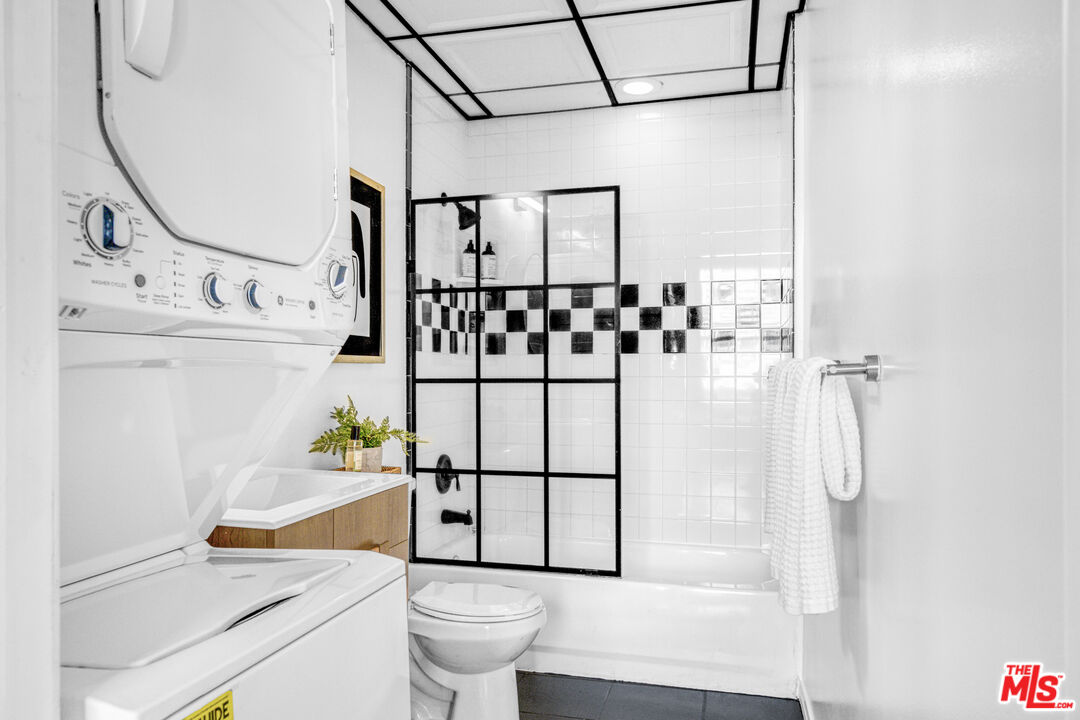 108 W 2nd St Unit: 213