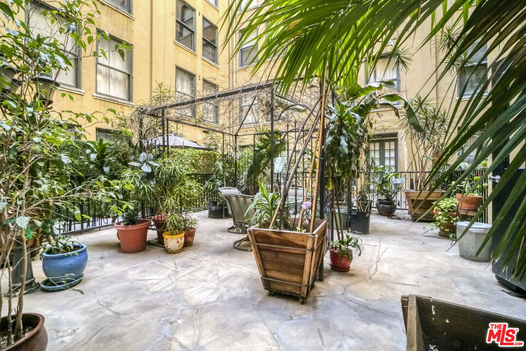 108 W 2nd St Unit: 213