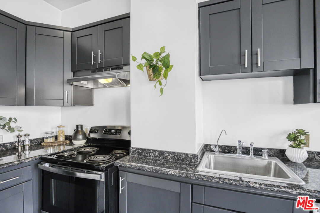 108 W 2nd St Unit: 213