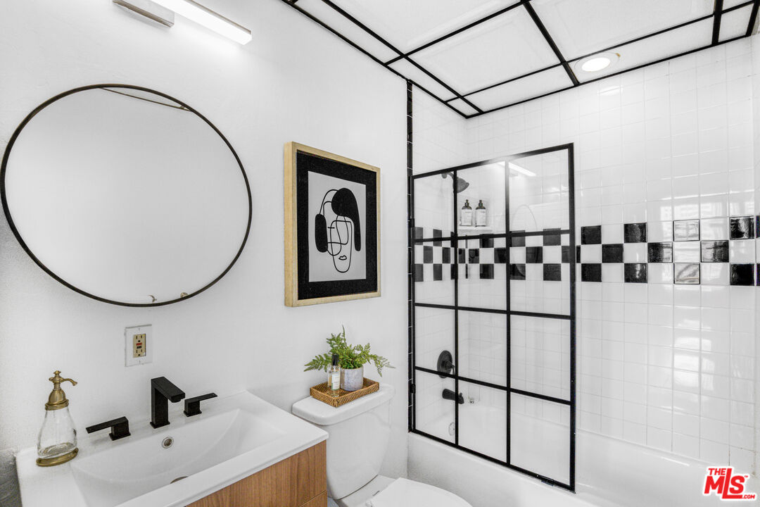 108 W 2nd St Unit: 213
