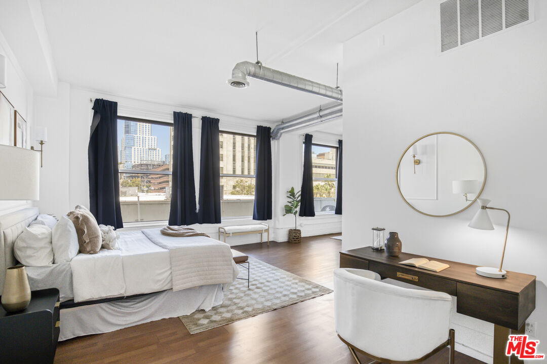 108 W 2nd St Unit: 213