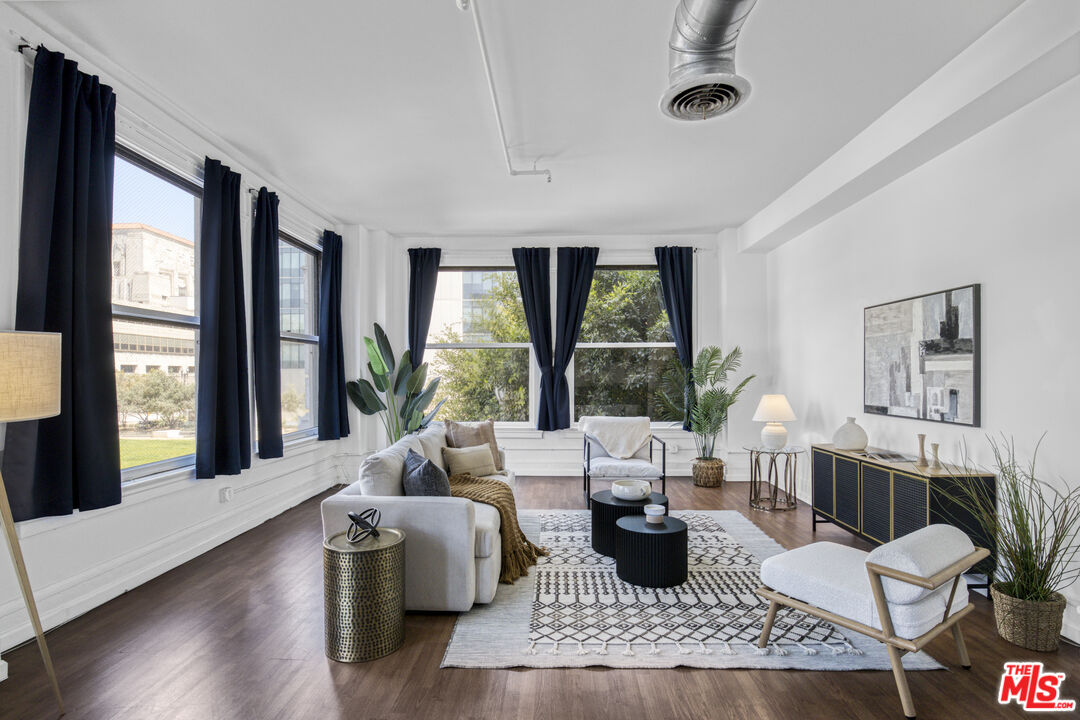 108 W 2nd St Unit: 213