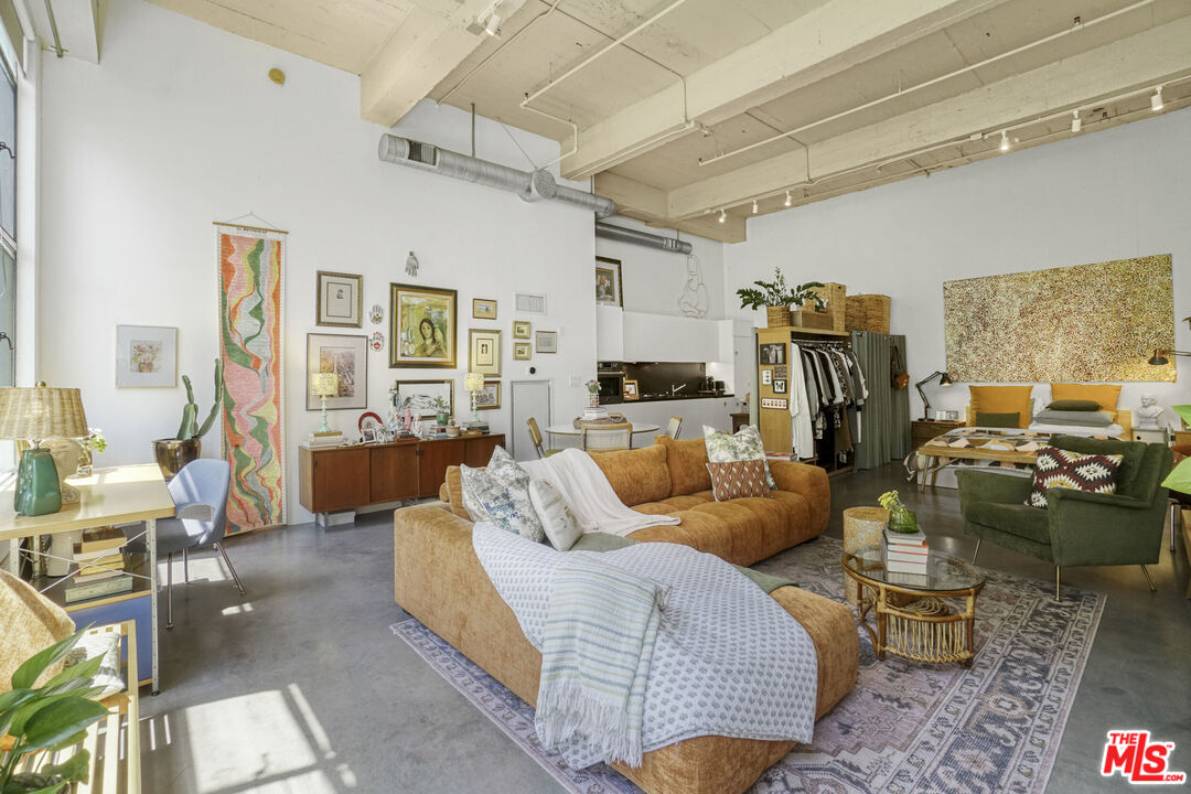 849 S Broadway Unit: 305