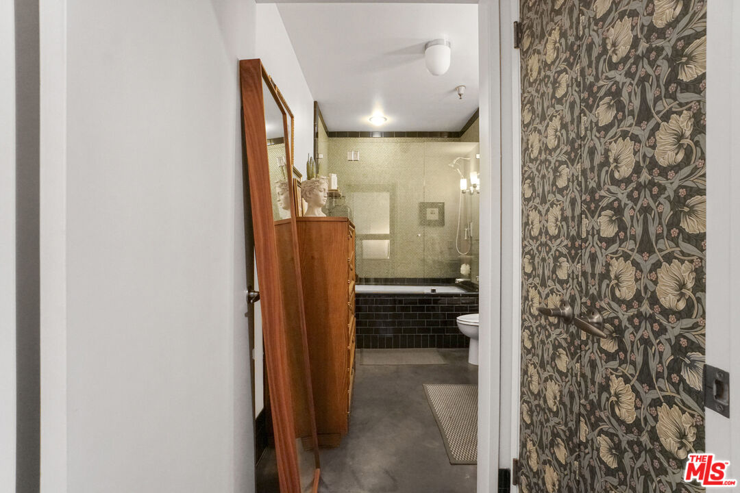 849 S Broadway Unit: 305