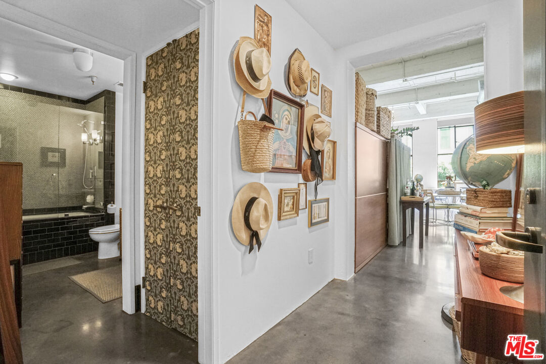 849 S Broadway Unit: 305