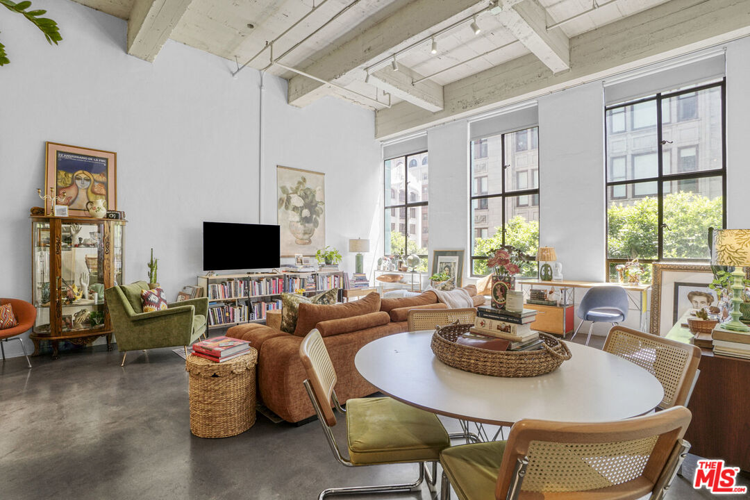 849 S Broadway Unit: 305