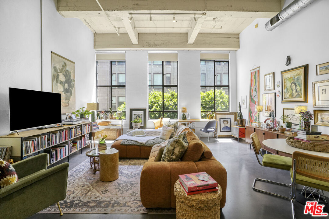 849 S Broadway Unit: 305