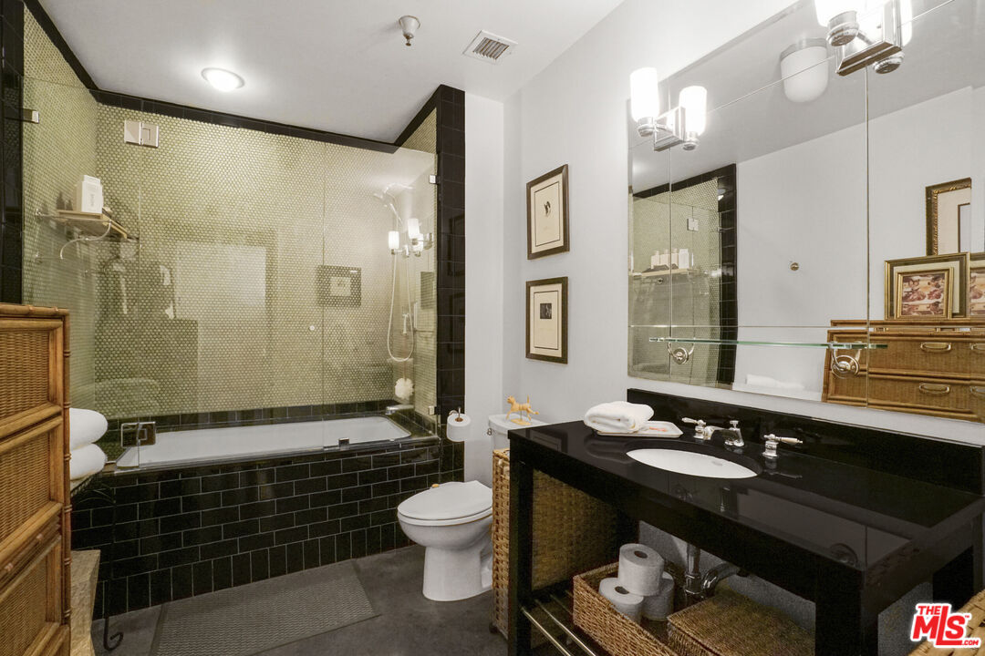 849 S Broadway Unit: 305