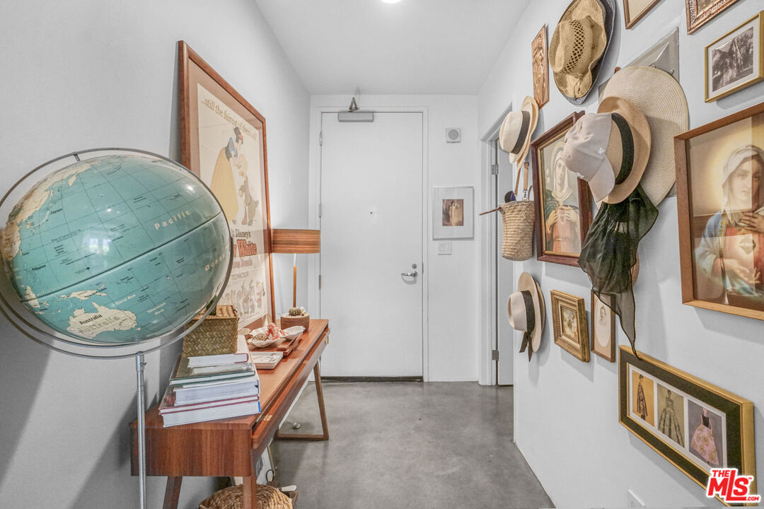 849 S Broadway Unit: 305