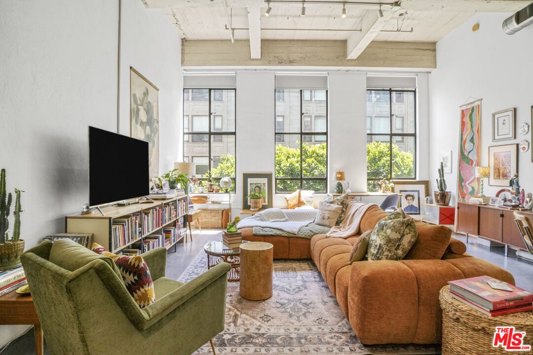 849 S Broadway Unit: 305