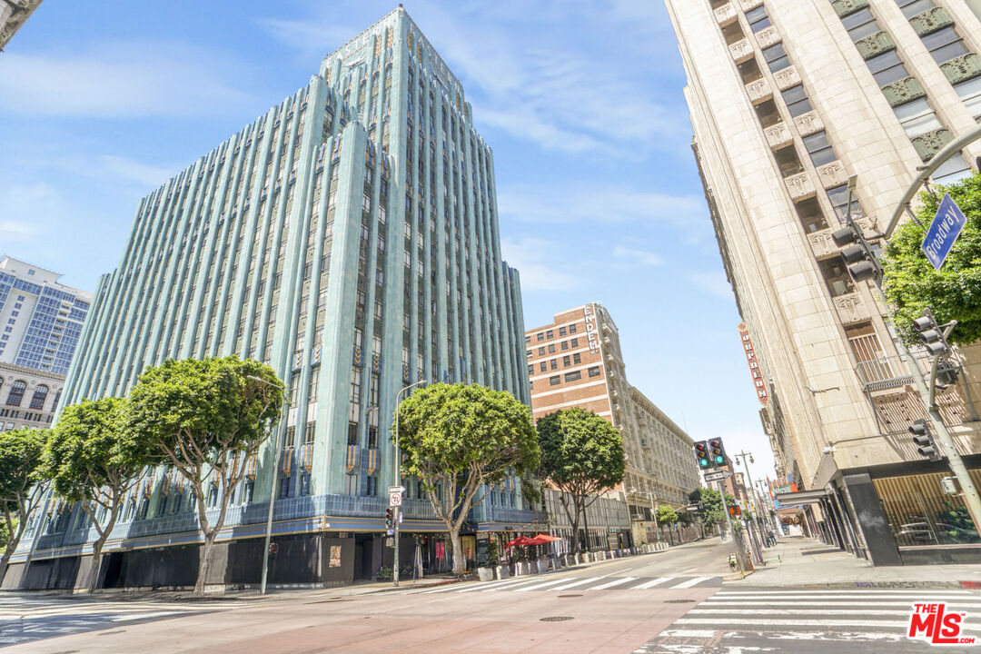 849 S Broadway Unit: 305