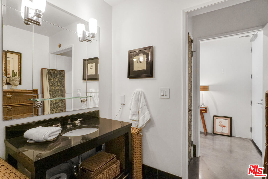 849 S Broadway Unit: 305