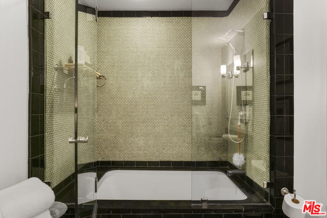 849 S Broadway Unit: 305