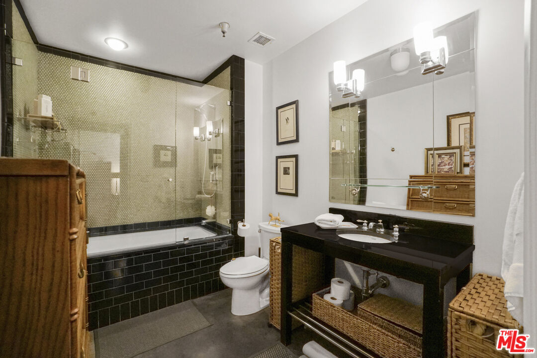 849 S Broadway Unit: 305