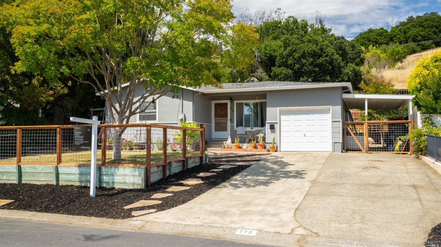 572 Fernando Dr