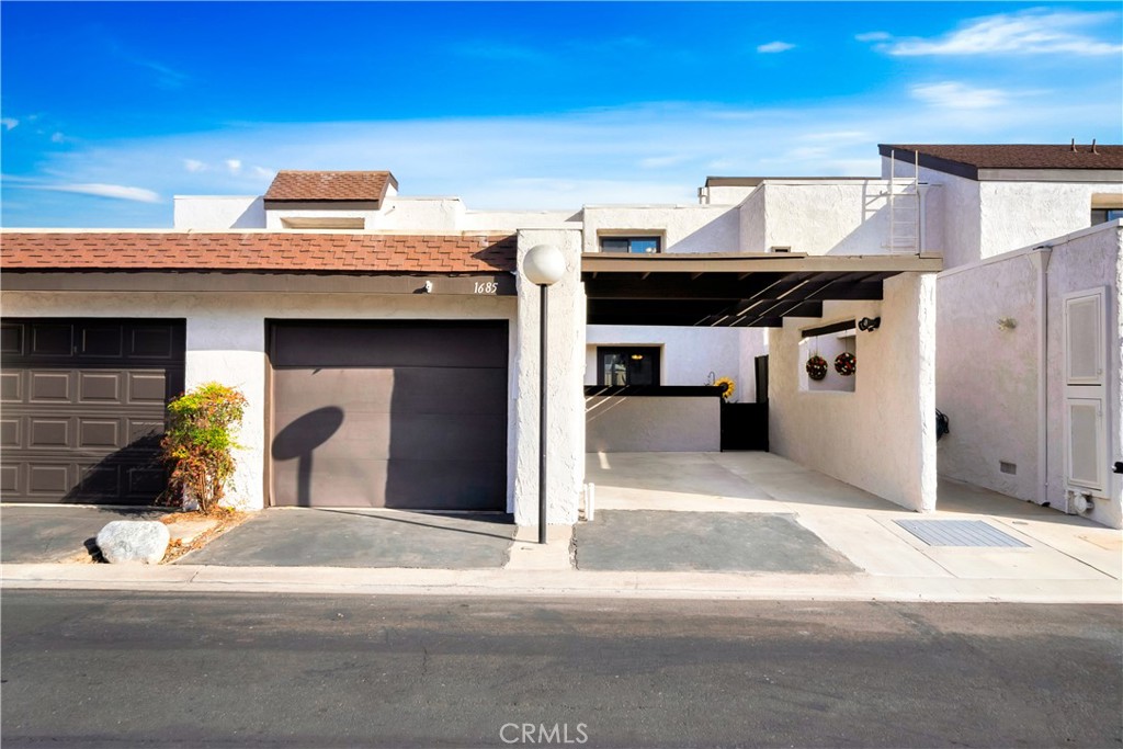 1685 S Heritage Circle