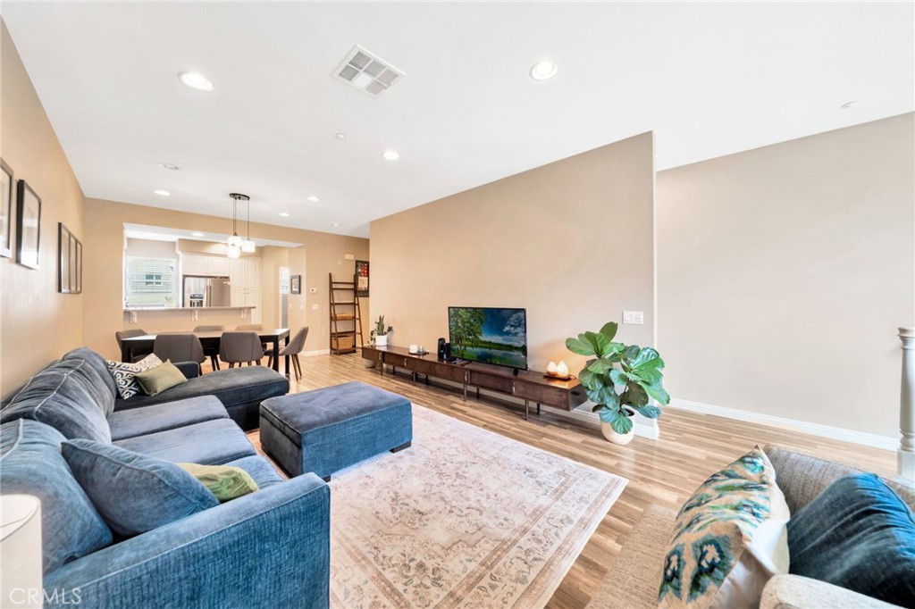 5325 Pacific Terrace 102