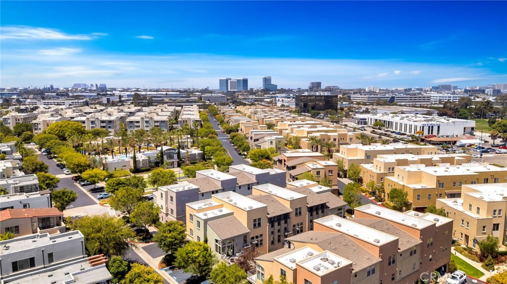 5325 Pacific Terrace 102