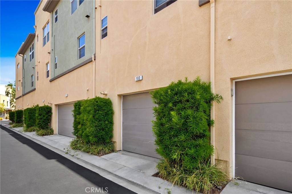 5325 Pacific Terrace 102
