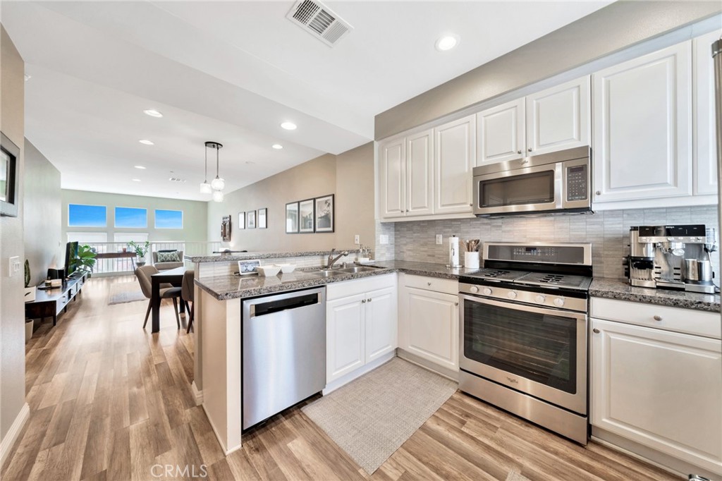 5325 Pacific Terrace 102