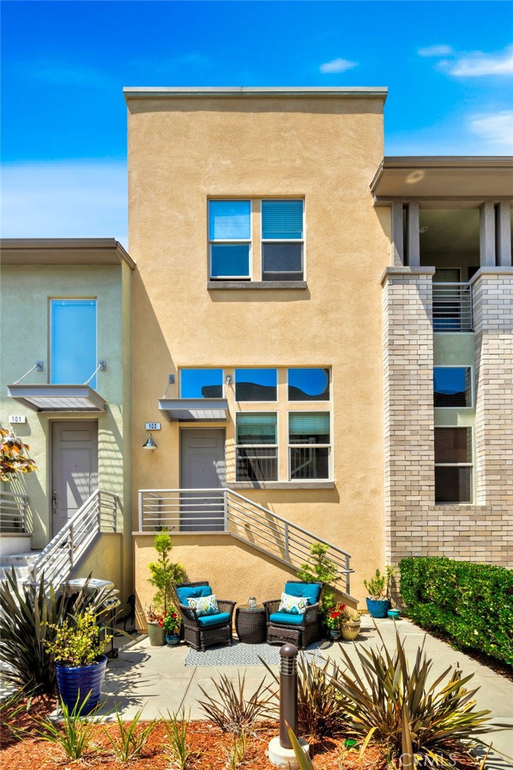 5325 Pacific Terrace 102