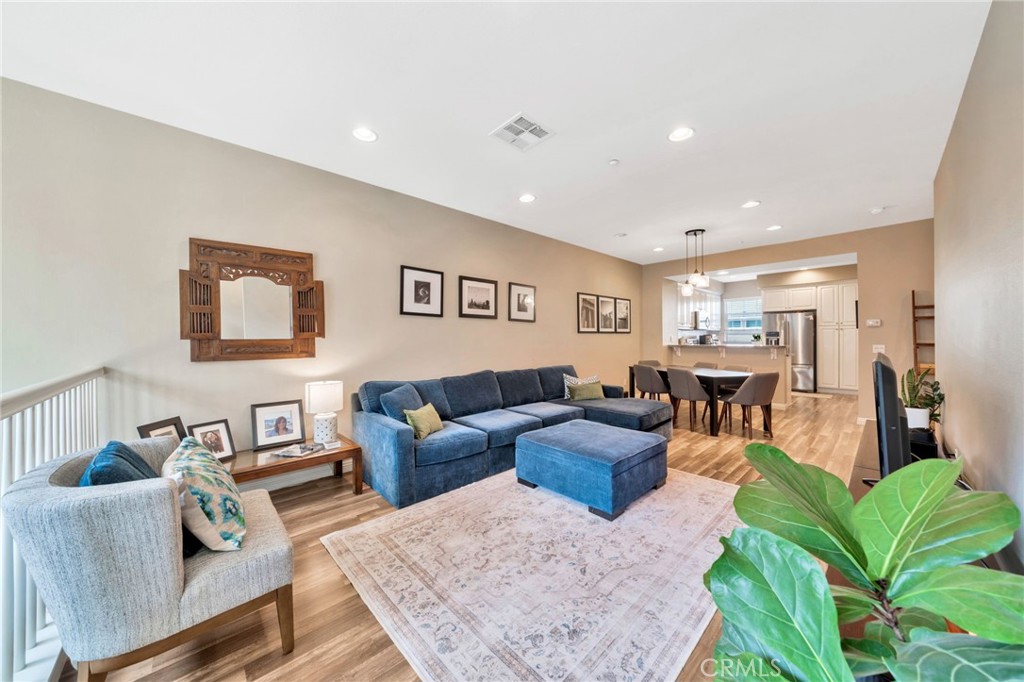 5325 Pacific Terrace 102