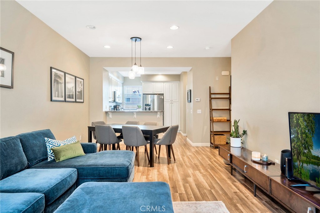 5325 Pacific Terrace 102
