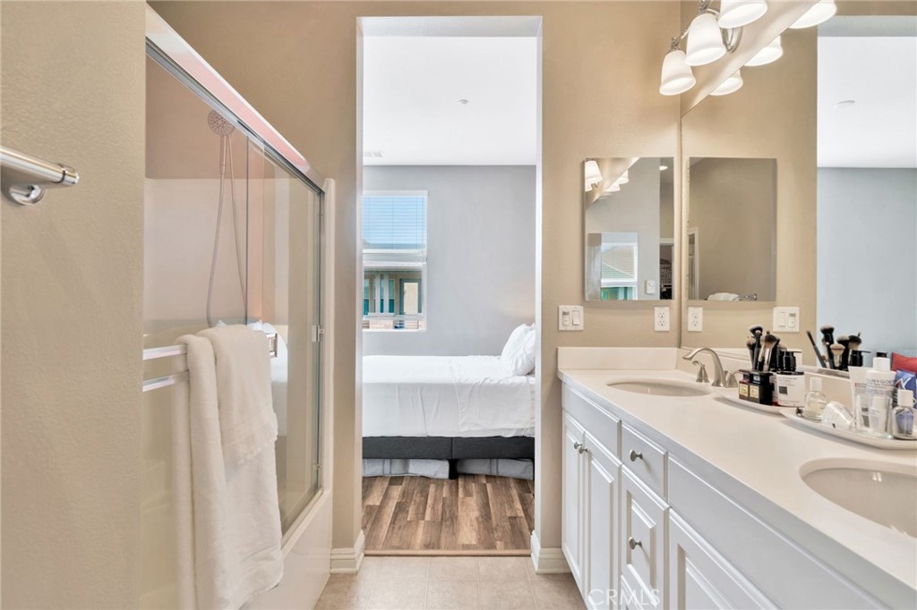5325 Pacific Terrace 102