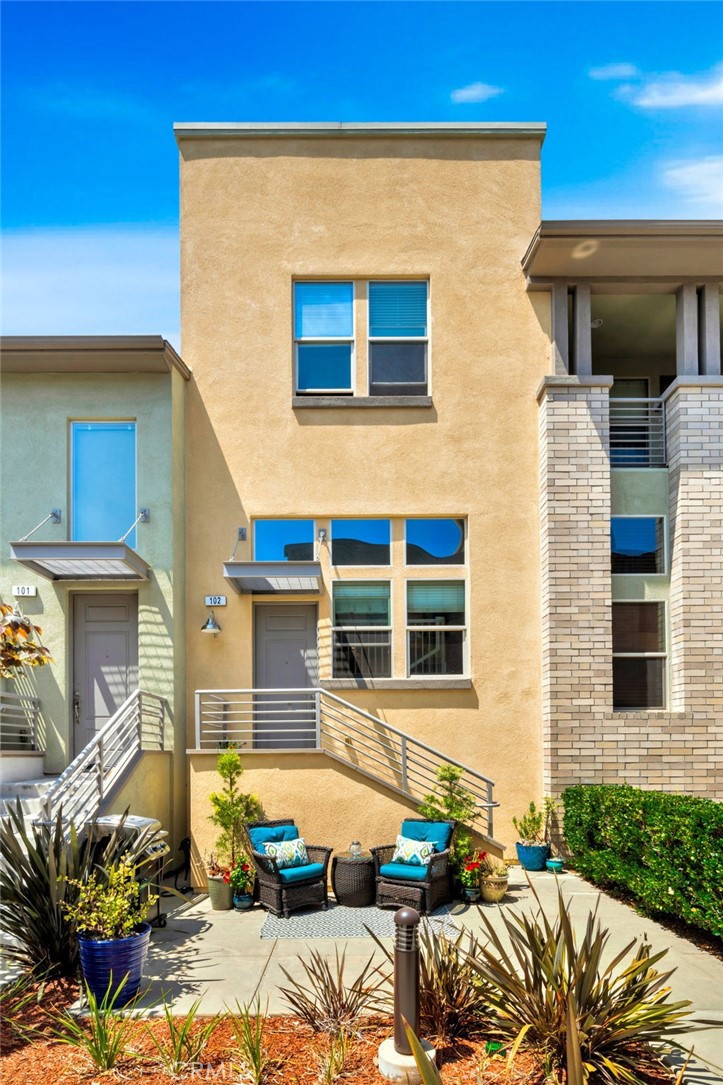 5325 Pacific Terrace 102