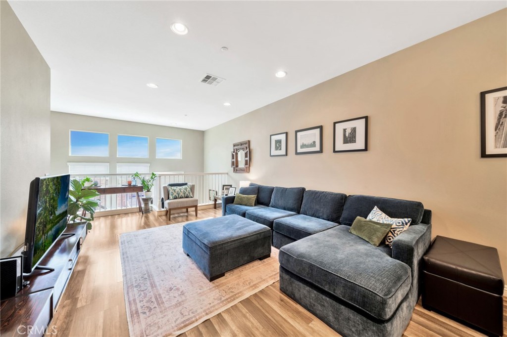 5325 Pacific Terrace 102