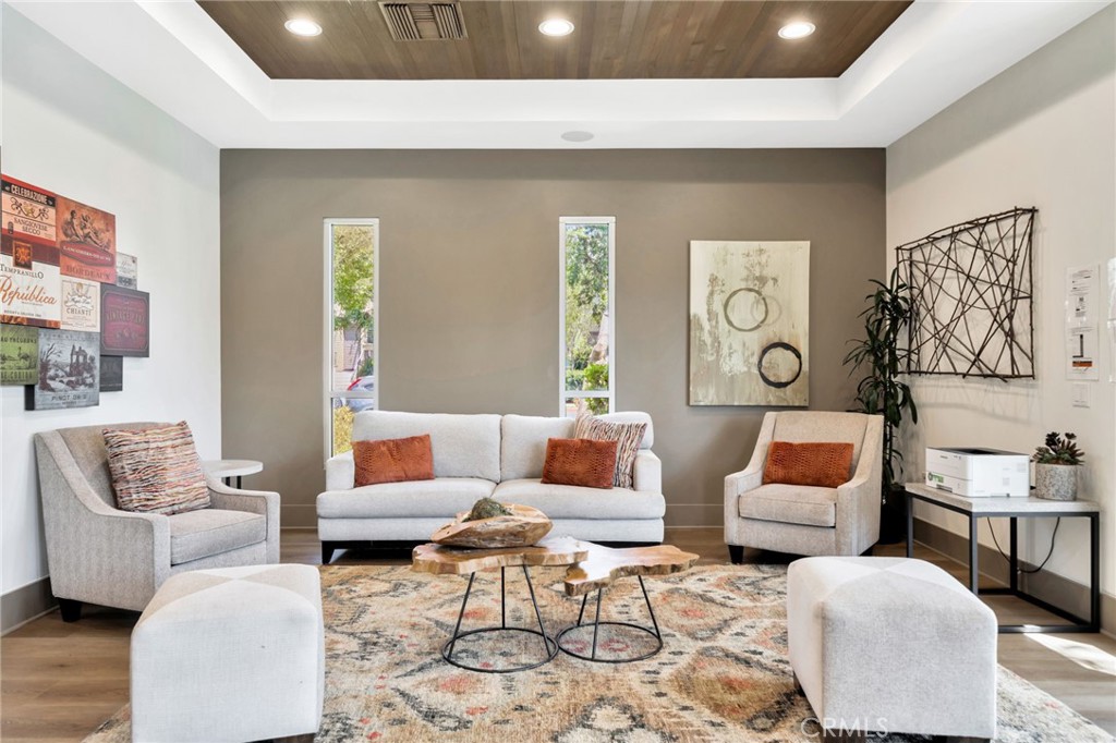 5325 Pacific Terrace 102