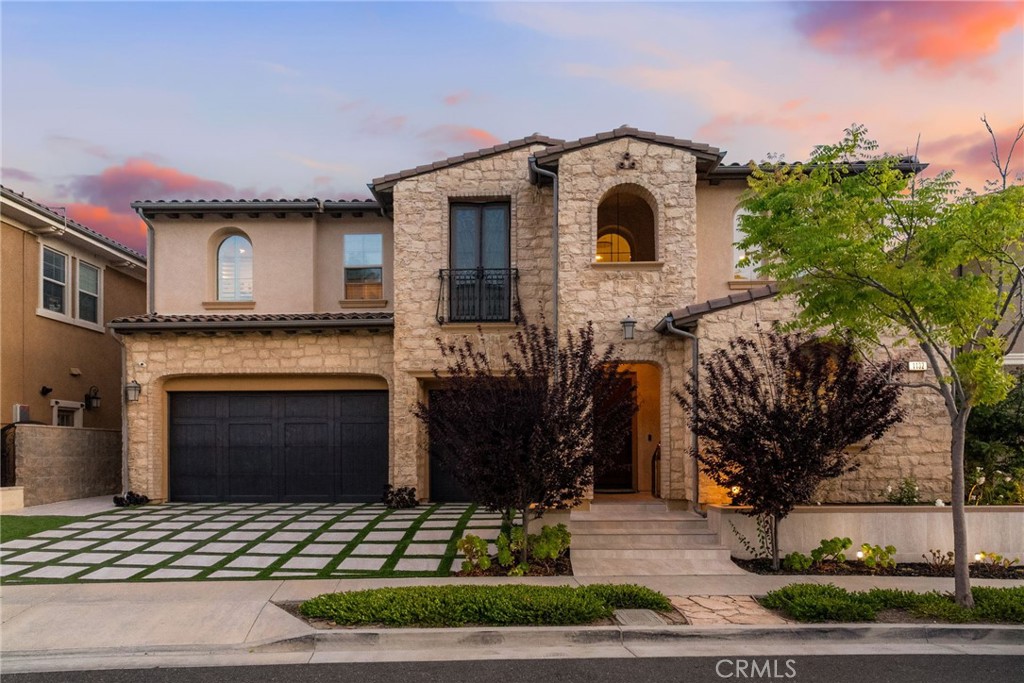 1132 Summit Oak