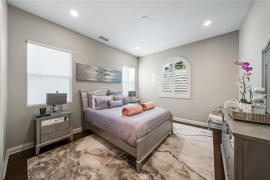 1132 Summit Oak