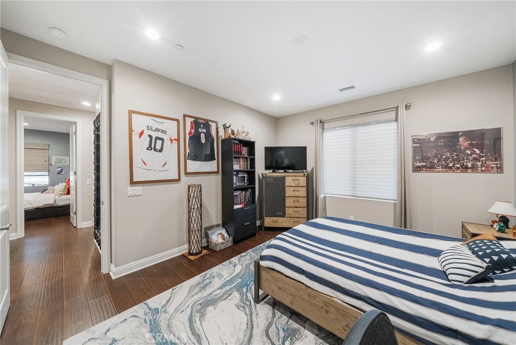 1132 Summit Oak