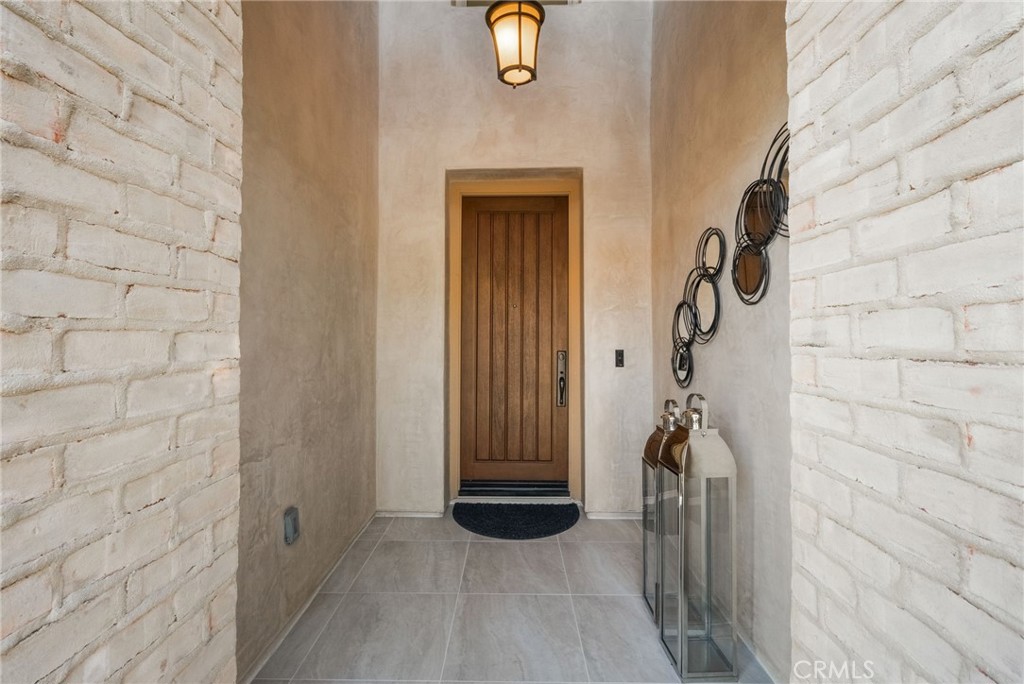 1132 Summit Oak