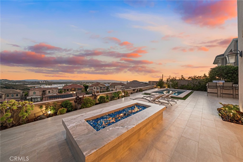 1132 Summit Oak