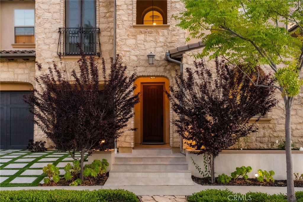 1132 Summit Oak