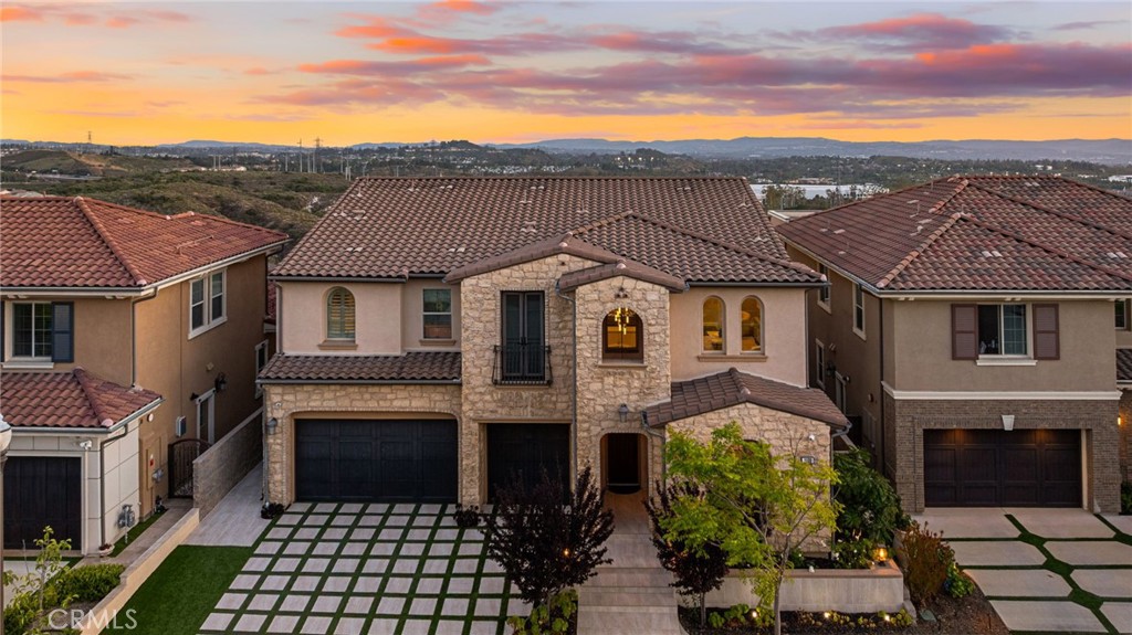 1132 Summit Oak