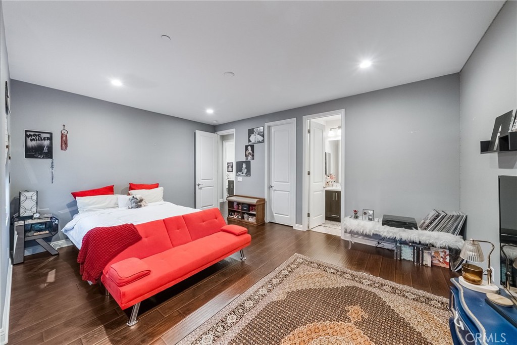 1132 Summit Oak