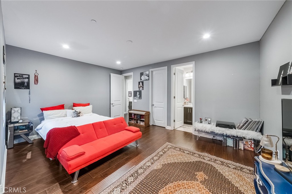 1132 Summit Oak