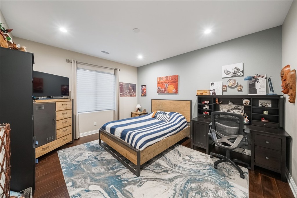 1132 Summit Oak