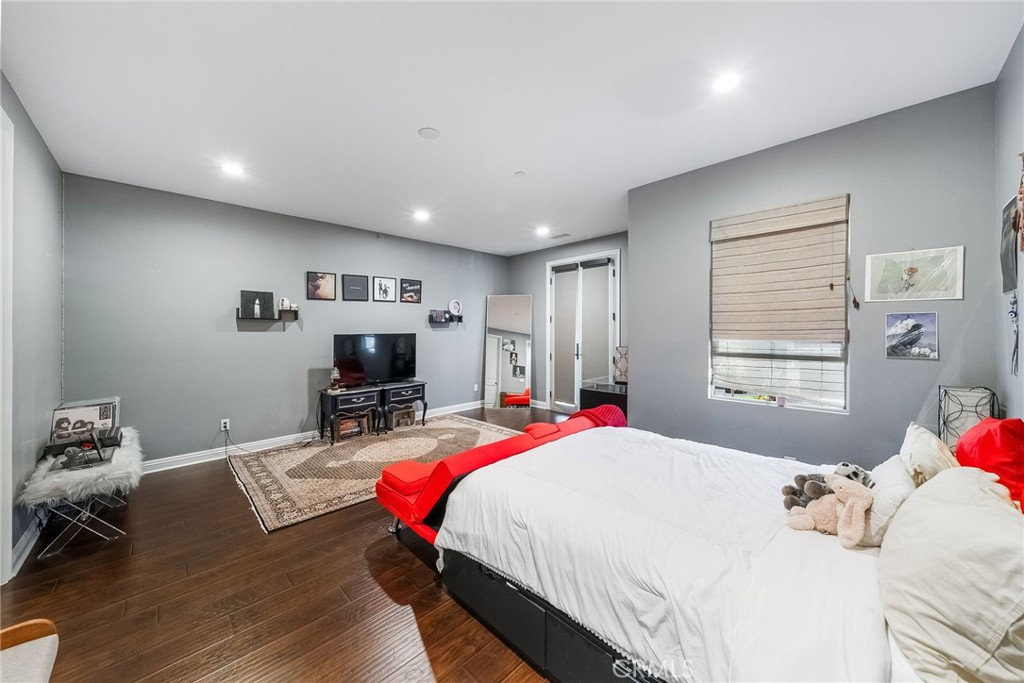 1132 Summit Oak
