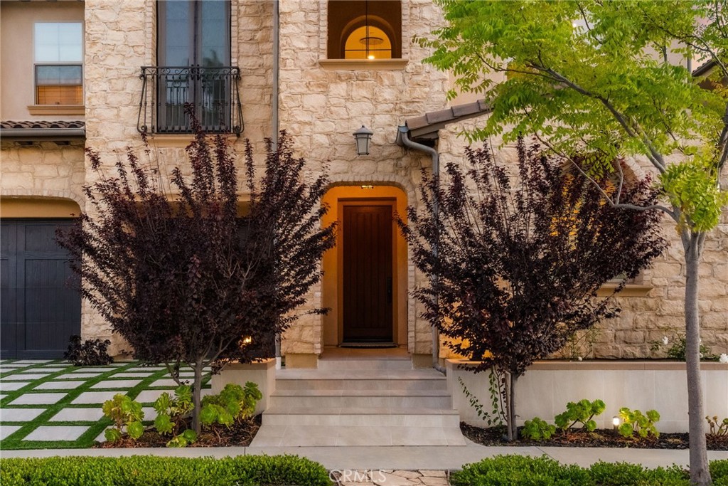 1132 Summit Oak
